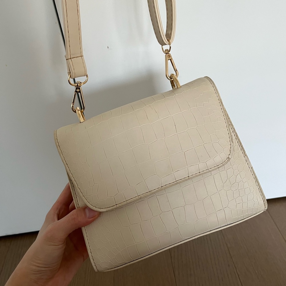 White/Beige Leather Bag